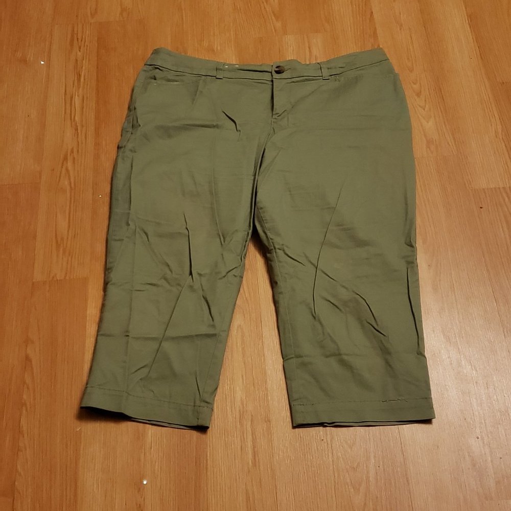 Croft & Barrow Classic fit stretch capri pant size 16